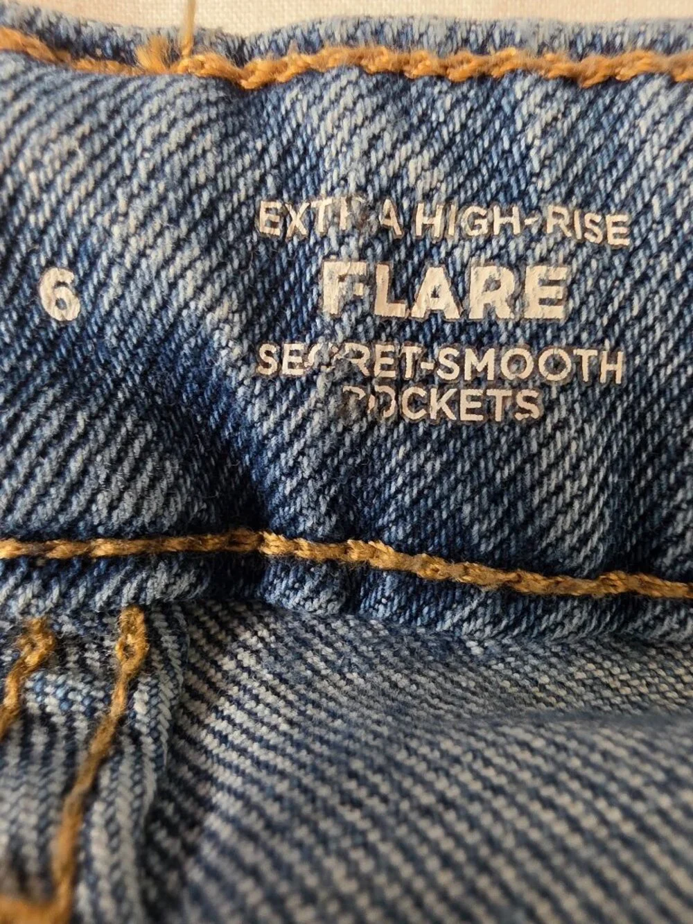 Old Navy Extra High Rise Flare Medium Wash Jeans, Women's Size 6